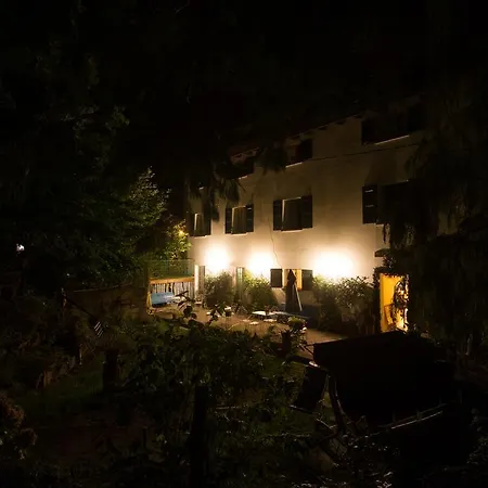 费多拉别墅公寓 3*